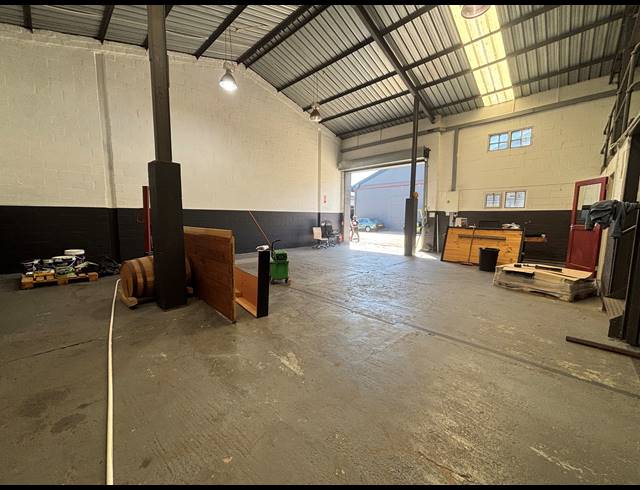 216M² WAREHOUSE TO LET IN EPPING INDUSTRIAL